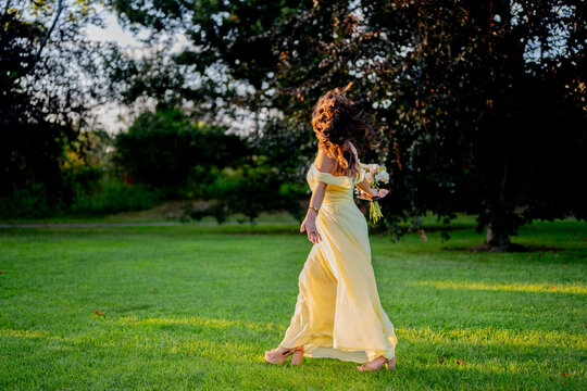 Bridesmaid with yellow dress