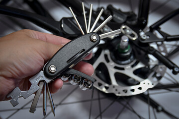 Multitool for bicycle wheels and spokes