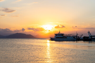 Obraz premium Ships and boats in harbour at sunset at the Greek island of Evia
