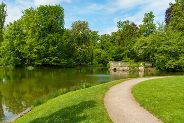 un jolie paysage au parc Orangerie à Strasbourg