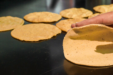 tortillas hechas a mano / handmade tortillas - obrazy, fototapety, plakaty