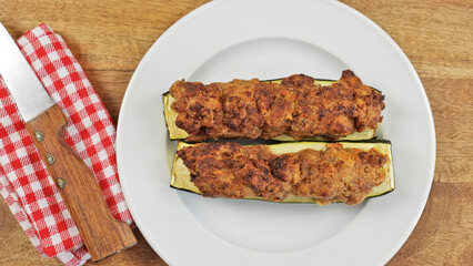 courgette farcie à la viande, en gros plan