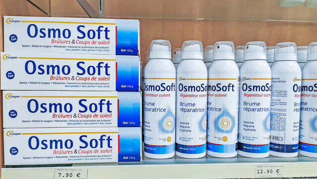 Vaison la Romaine, Vaucluse, France - 25072023 : gamme de produits de soins de la marque Osmo Soft vendu en pharmacie et parapharmacie