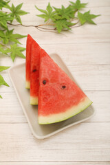 カットしたスイカ