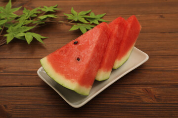 カットしたスイカ