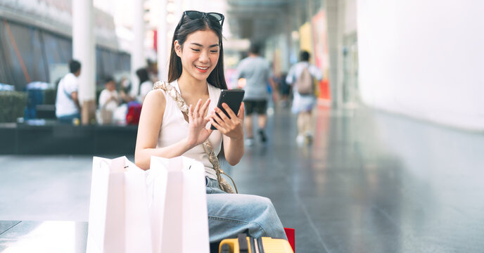 Asian woman city lifestyles using smartphone and shopping at department store