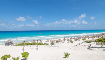 Playa con cielo despejado y vista al mar