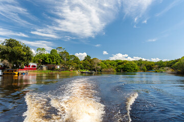 Saindo da comunidade amazônica