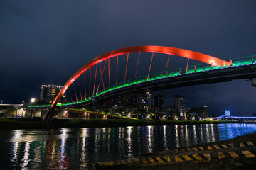 台湾 台北市 夜のレインボー橋