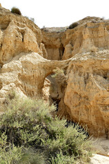 Obraz premium Cuevas o trincheras en las Bardenas reales