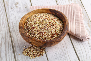 Raw dry quinoa cereal grain