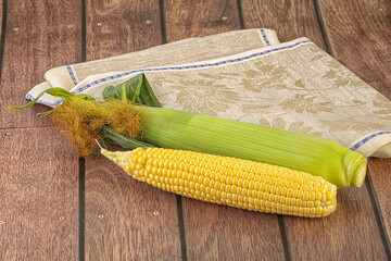 Yellow sweet raw cob corn