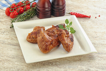 Roasted chicken wings with spicy sauce