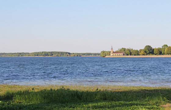 Lake of Der Chantecoq Giffaumont - Champaubert Champagne Grand Est France