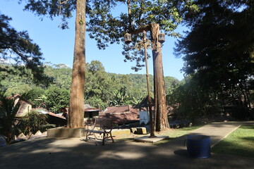 Public sitting chairs are made of iron