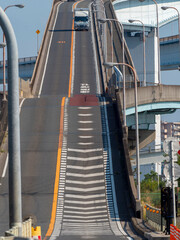 大阪港に架かるべた踏み坂なみはや大橋