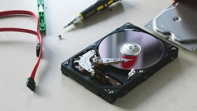 The wizard removes the cover of the old broken hard drive.