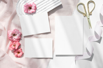 Set of 3,5 and 5x7 cards mockup with pink flowers 