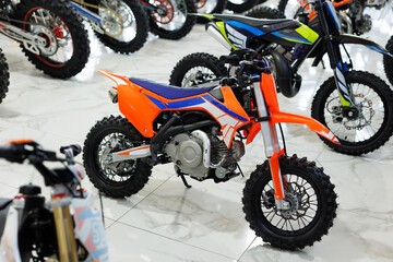 Sale of modern mountain bikes for extreme sports in the store.