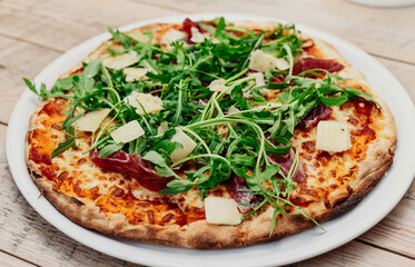 La verdadera pizza napolitana con ingredientes frescos de primera calidad