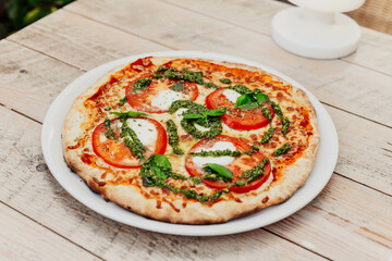 La verdadera pizza napolitana con ingredientes frescos de primera calidad