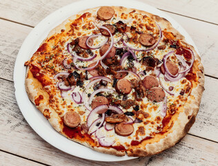 La verdadera pizza napolitana con ingredientes frescos de primera calidad