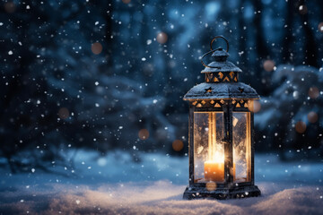 An old lantern that illuminates the forest road with winter snow. Event concept suitable for Christmas and snow scenery.