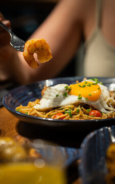 shrimp with pasta and eggs 