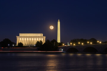 Fototapeta na wymiar Full Moon Rising Over the Lincoln Memorial and Washington Monument