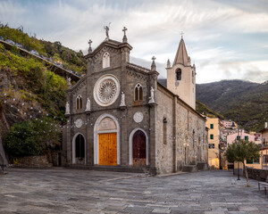 Fototapeta na wymiar Church of San Giovanni Battista of Riomaggiore, Cinque Terre, Liguria, Italy