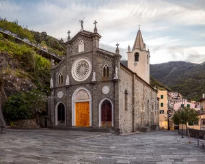 Fototapete Rund Church of San Giovanni Battista of Riomaggiore, Cinque Terre, Liguria, Italy © Pablo Meilan