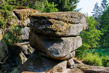 Felsformation am Flussufer im Waldnaabtal - Tischstein