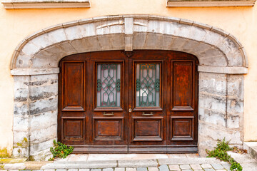 Fototapeta na wymiar Old and beautiful ornate French door
