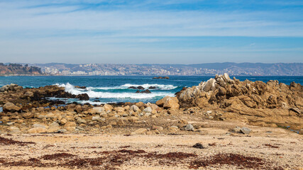 Fototapeta na wymiar view of the sea from the beach Reñaca Vina del Mar beach, Valparaiso, Chile