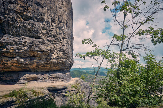 Schmaler Wanderpfad an der Idagrotte in der S&auml;chsischen Schweiz