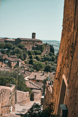 Fototapeta premium Weinstadt Montalcino im Val d'Orcia bei Siena in der Toskana, Italien