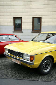 Ford Granada Limousine im knalligen Gelb der Siebzigerjahre am 30.07.2023 beim Oldtimertreffen Golden Oldies in Wettenberg Krofdorf-Gleiberg bei Gie&szlig;en in Hessen