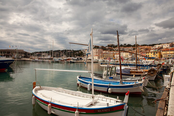 Fototapeta na wymiar boats docked on the Mediterranean Sea in Cassis, France