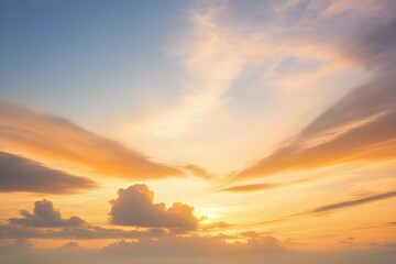 Fototapeta premium オレンジ色の夕焼けの美しい空と雲。グラデーションする空の色