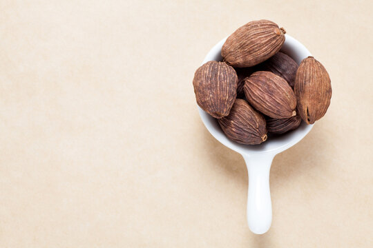 Amomum tsaoko in a ceramic dish, Top view.