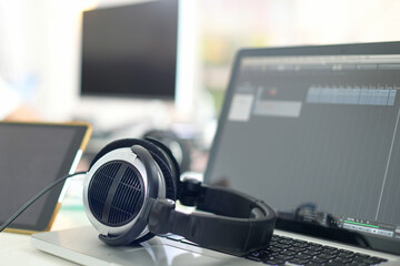Obraz na płótnie Canvas computer, headphones, in recording studio