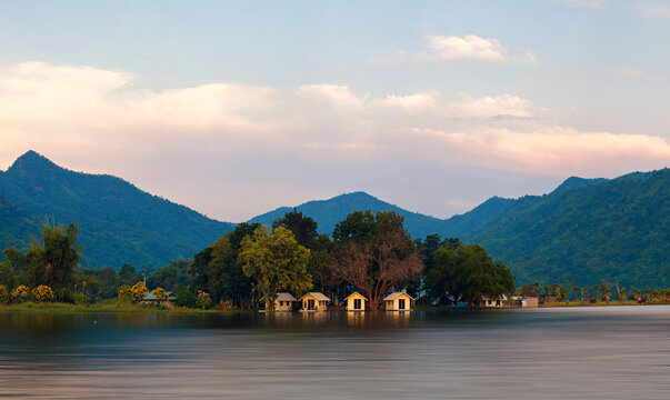 travel Lam Taphoen Reservoir   Suphan Buri, Thailand