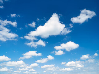 Naklejka premium The sky with clouds as a backdrop. Sky in the daytime. Panorama in large resolution. White clouds and blue sky. Photo for design and wallpaper.