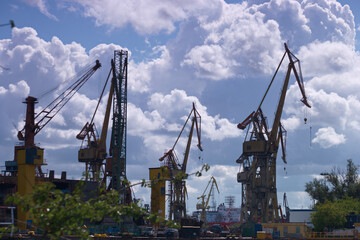 port, dźwig, przemysłowy, budowa, przemysł, ładunek, sprzęt, transport, stal, dok, eksport, logistyka, fracht,  import, metal, handel, © Piotr