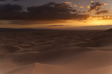 Khongoryn Els dunes at sunset, Gobi desert
