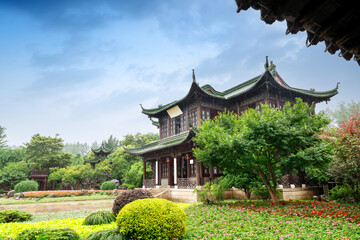 Obraz premium A classical garden located in Slender West Lake, Yangzhou, China.
