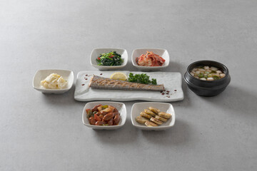 Fototapeta na wymiar Grilled hairtail, grilled mackerel, grilled back-handled fish, grilled pollack lunch box Korean food dish