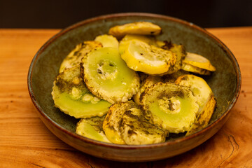 Baked crookneck with herbs