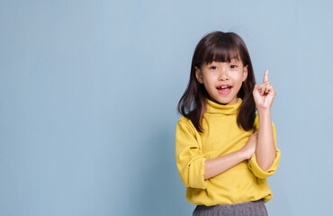 A little girl is creative and comes up with ideas successfully.