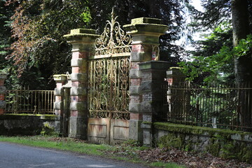 Chateau abandonn&eacute;